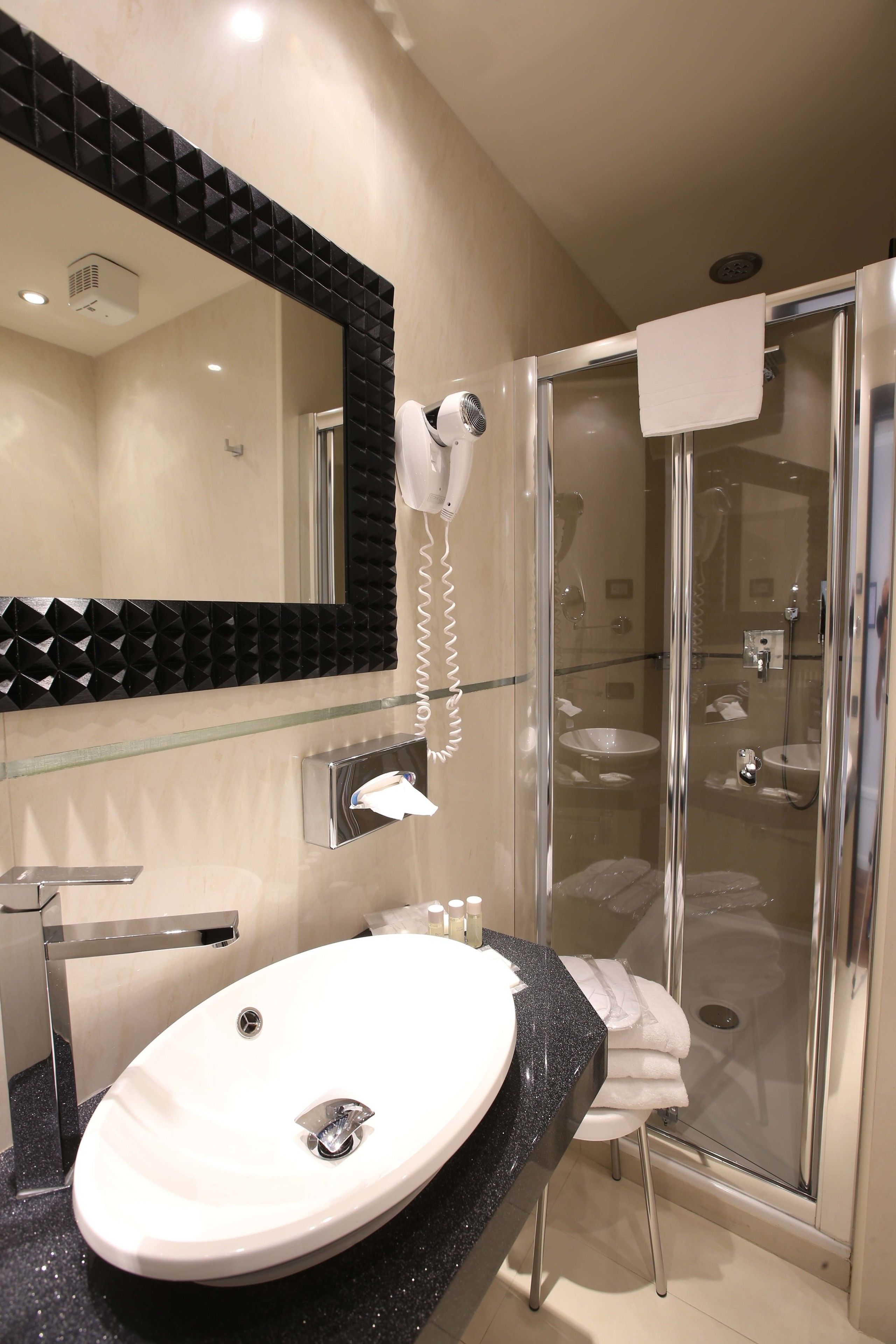 executive double or twin room | bathroom | hair dryer, bathrobes, slippers, bidet