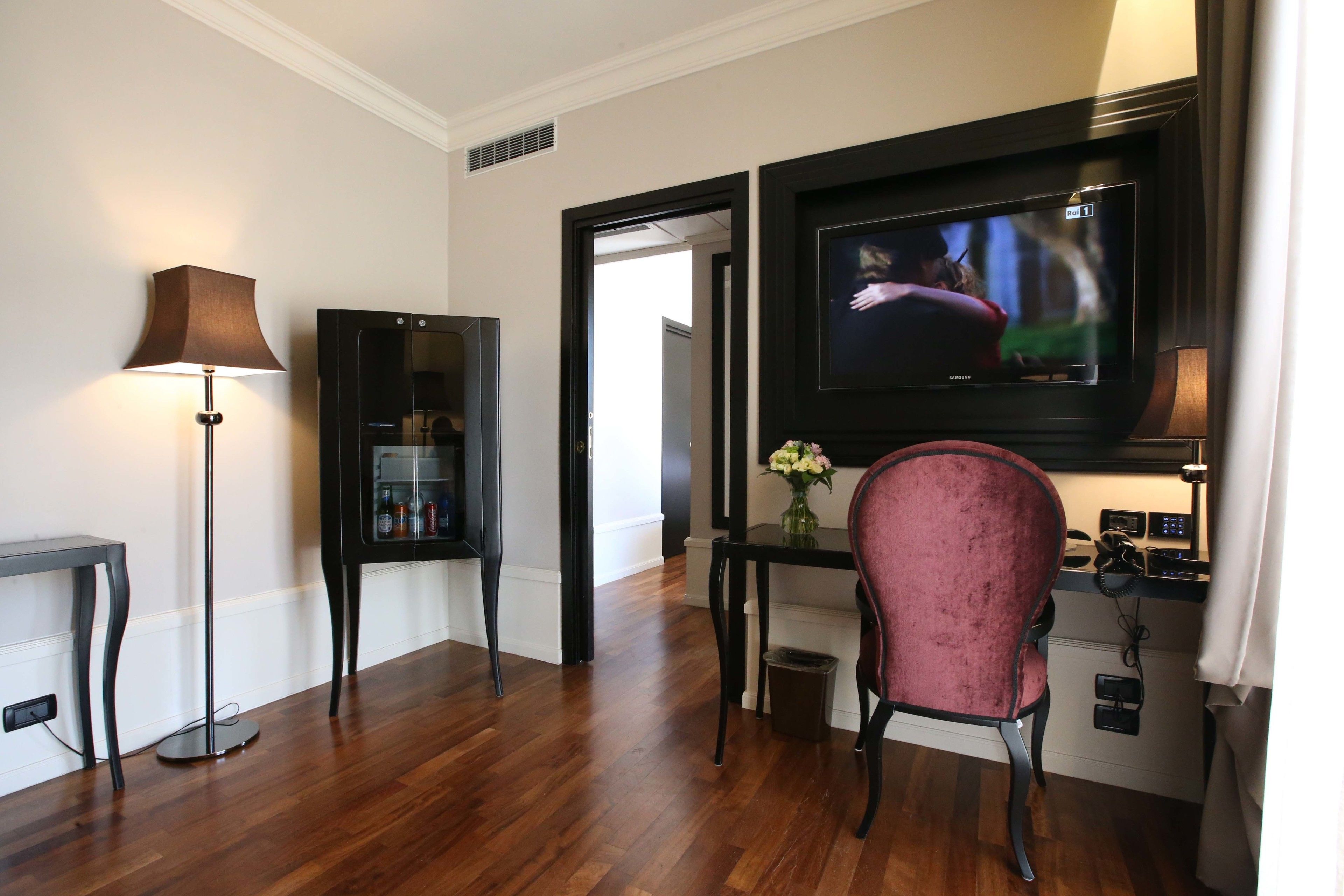 luxury suite, 1 bedroom | 1 bedroom, premium bedding, down duvets, memory-foam beds