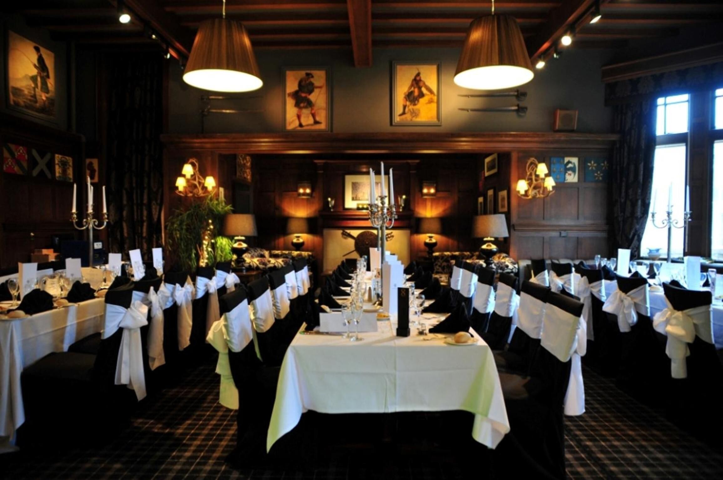 breakfast, lunch, dinner served; international cuisine