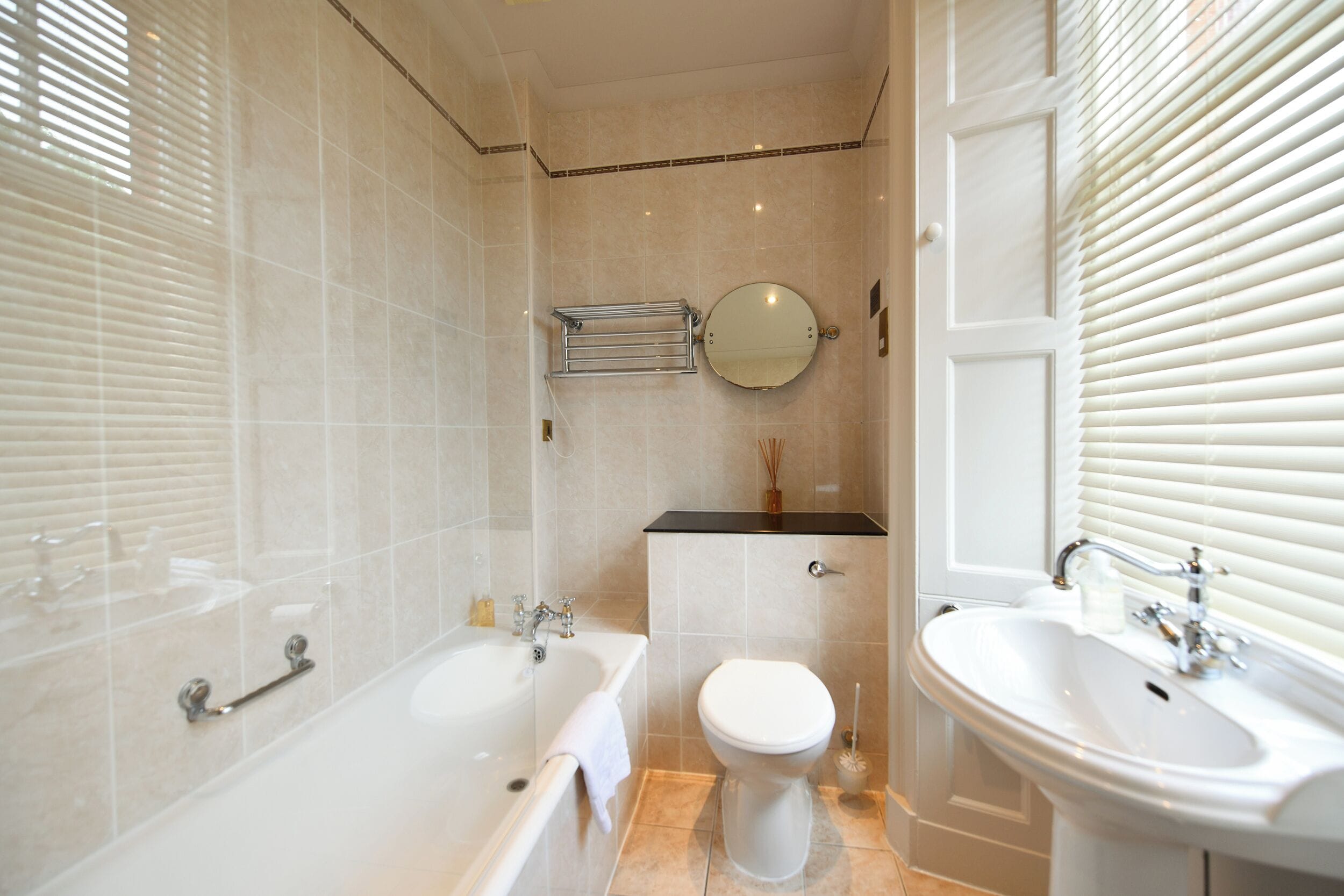 classic double room | bathroom | combined shower/bathtub, hair dryer, towels