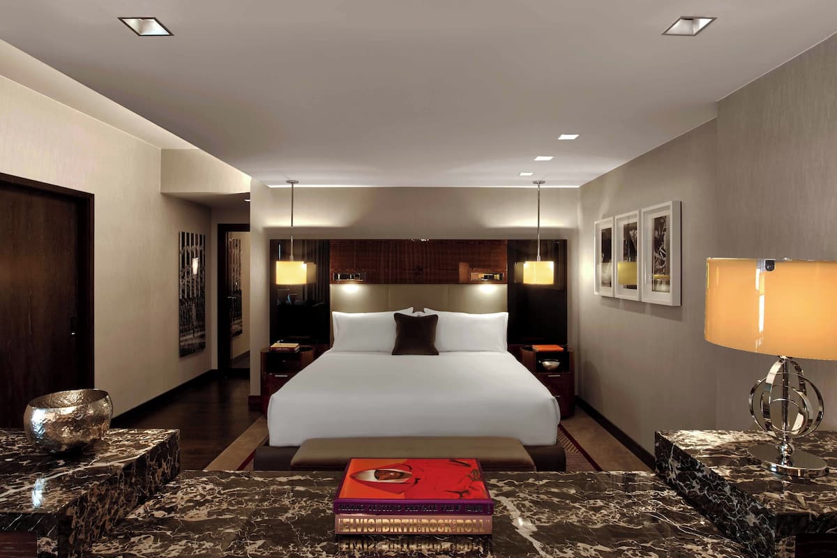 Premier Room, 1 King Bed | 1 bedroom, premium bedding, down comforters, pillowtop beds