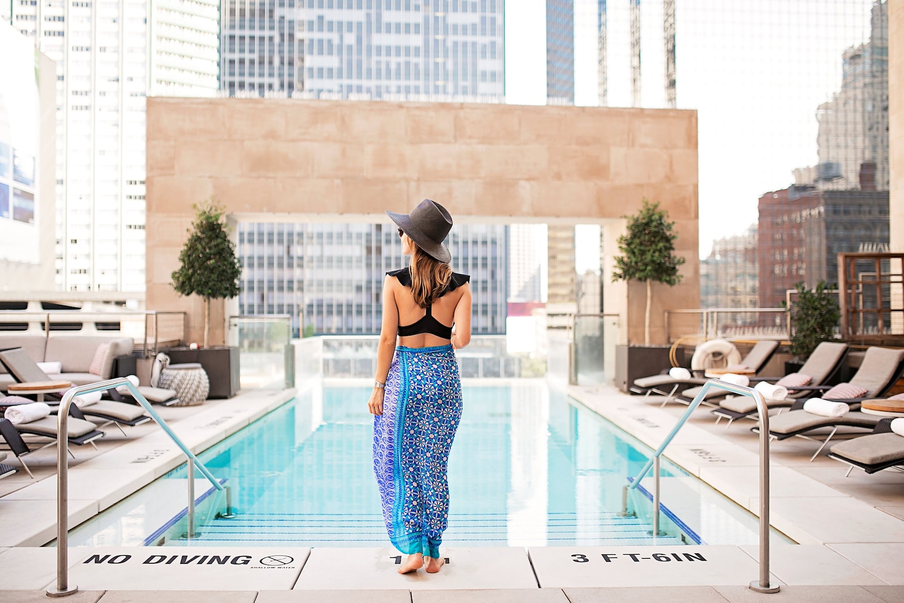 Outdoor pool, open 8:00 AM to 8:00 PM, cabanas (surcharge), sun loungers
