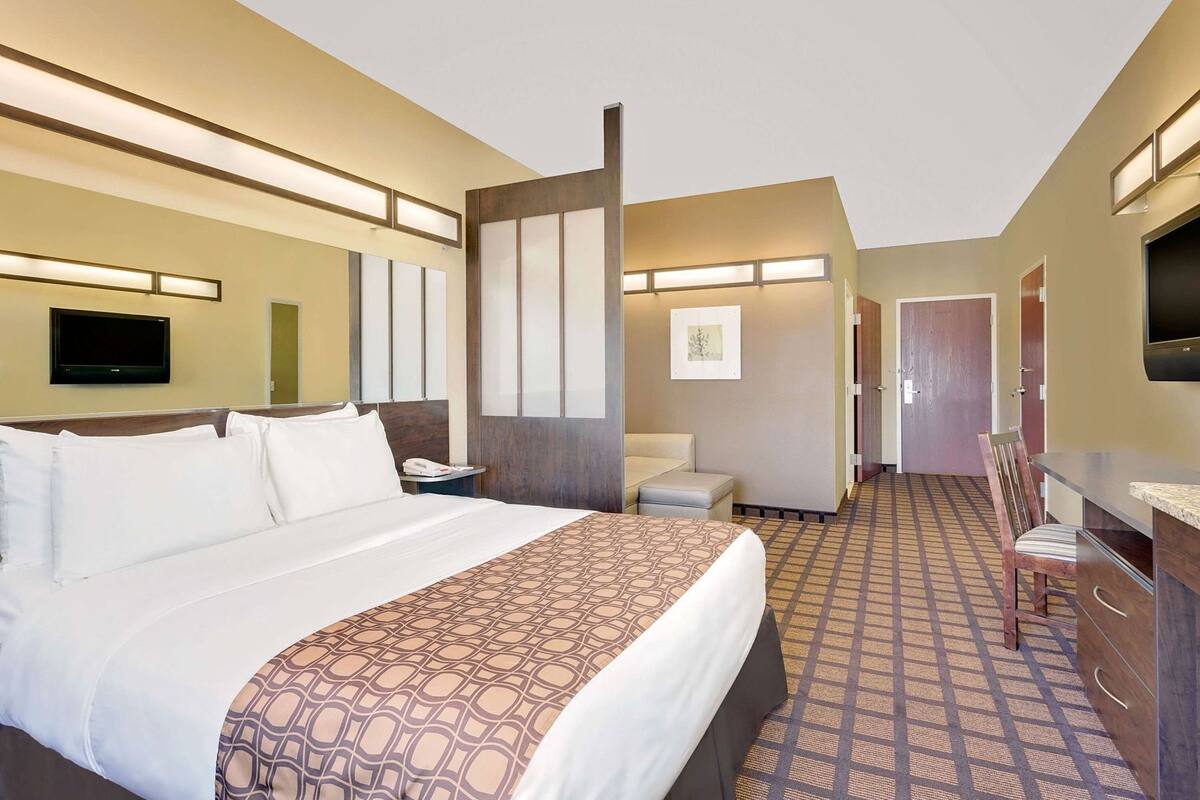 Premium bedding, pillowtop beds, desk, blackout drapes