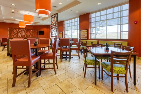 Drury Inn Suites Indianapolis Northeast - Image 19