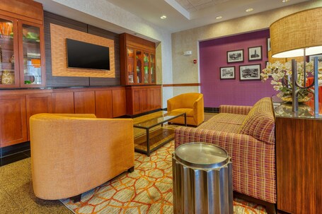 Drury Inn Suites Indianapolis Northeast - Image 1