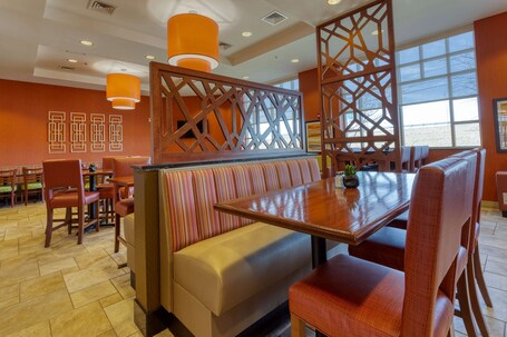 Drury Inn Suites Indianapolis Northeast - Image 9