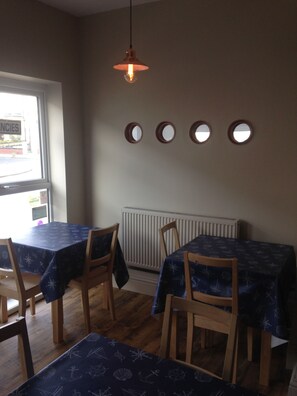 Dining - The Lenbrook (Blackpool)