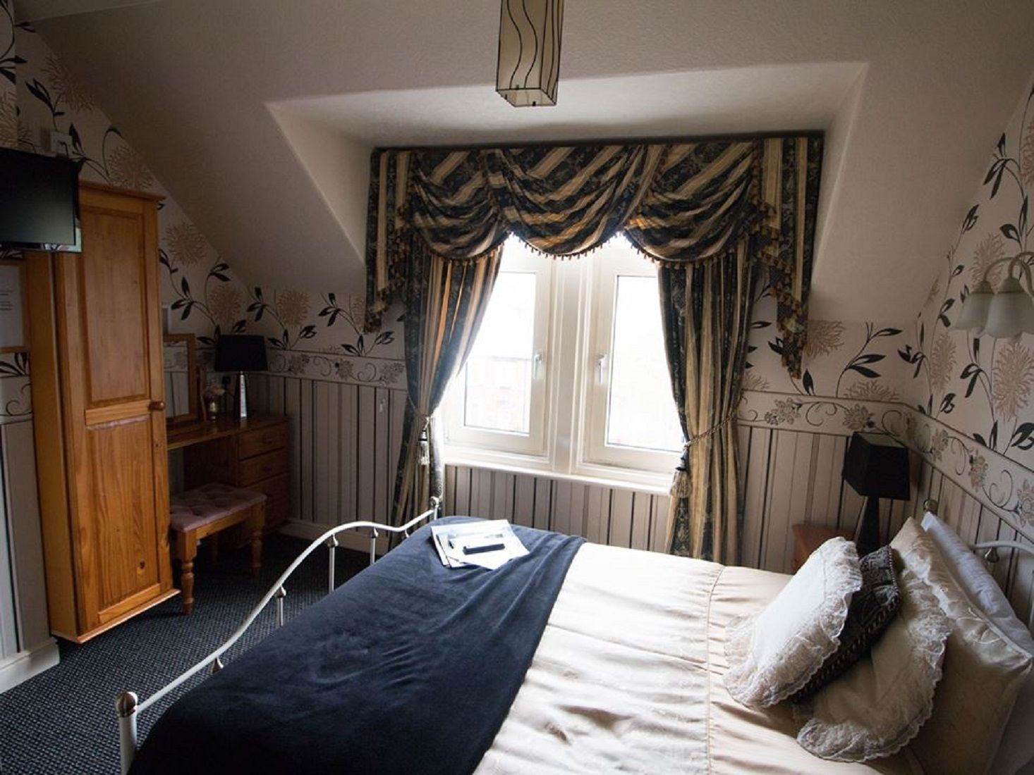 Iron/ironing board, free WiFi