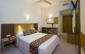 Single Room | In-room safe, desk, blackout drapes, free cribs/infant beds