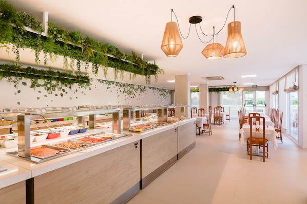 Buffet déjeuner servi tous les jours en supplément