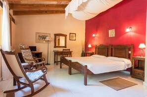 أغطية فراش متميزة وألحفة محشوة بالريش وأسرّة سليكت كومفورت وميني بار