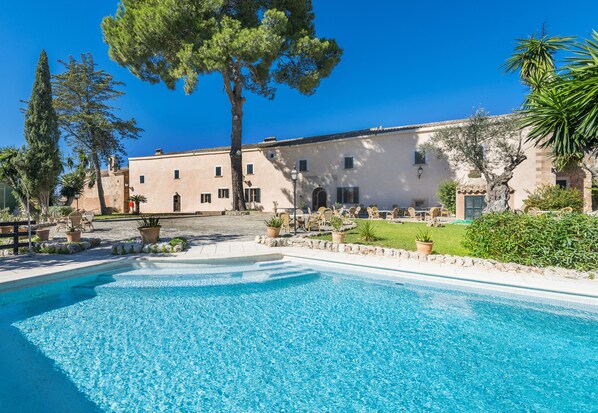 حمّام سباحة خارجي