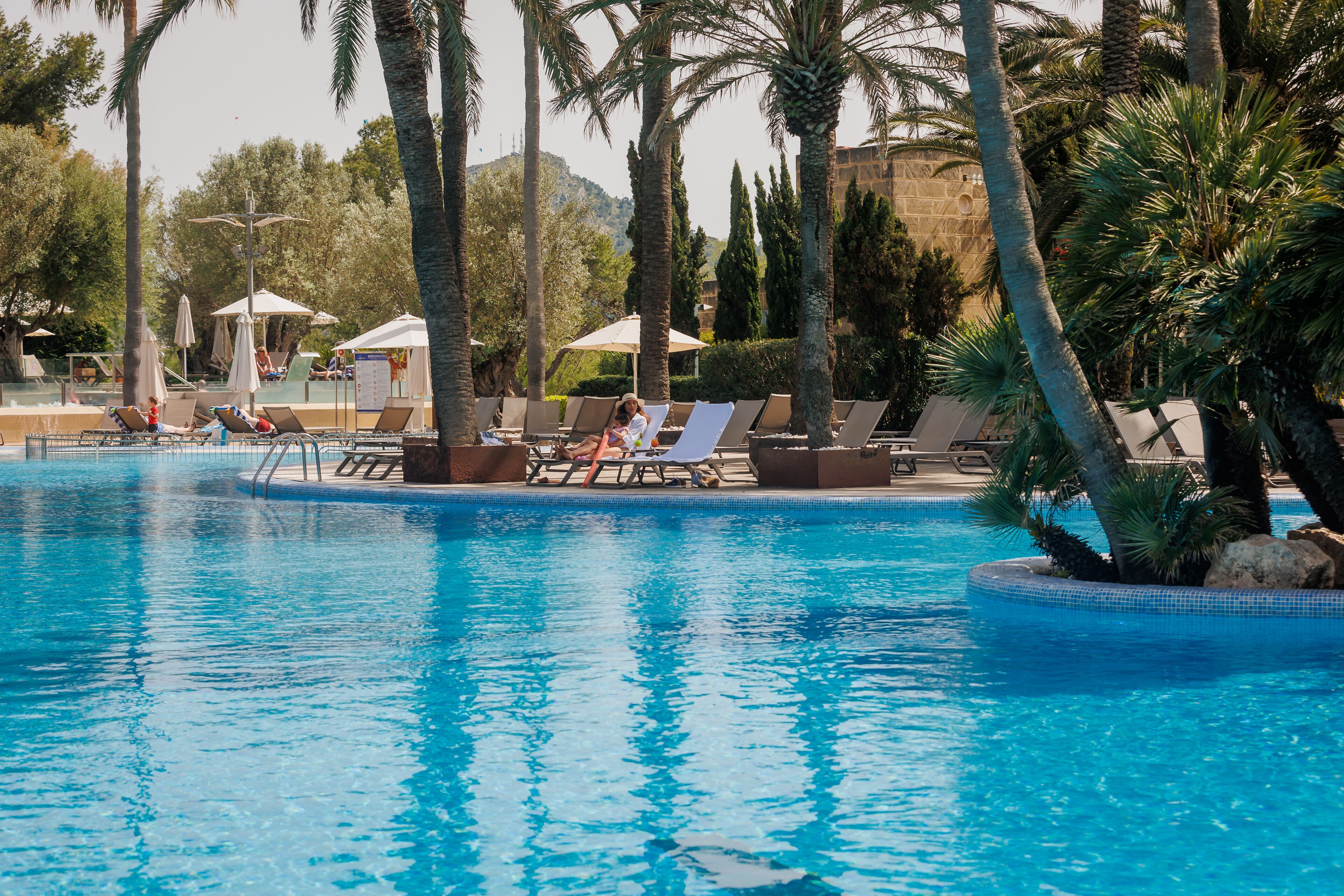 2 indoor pools, 4 outdoor pools, open 8:00 am to 8:00 pm, pool umbrellas