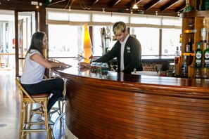 4 bars/lounges, 3 poolside bars - PortBlue Club Pollentia Resort (Alcúdia)