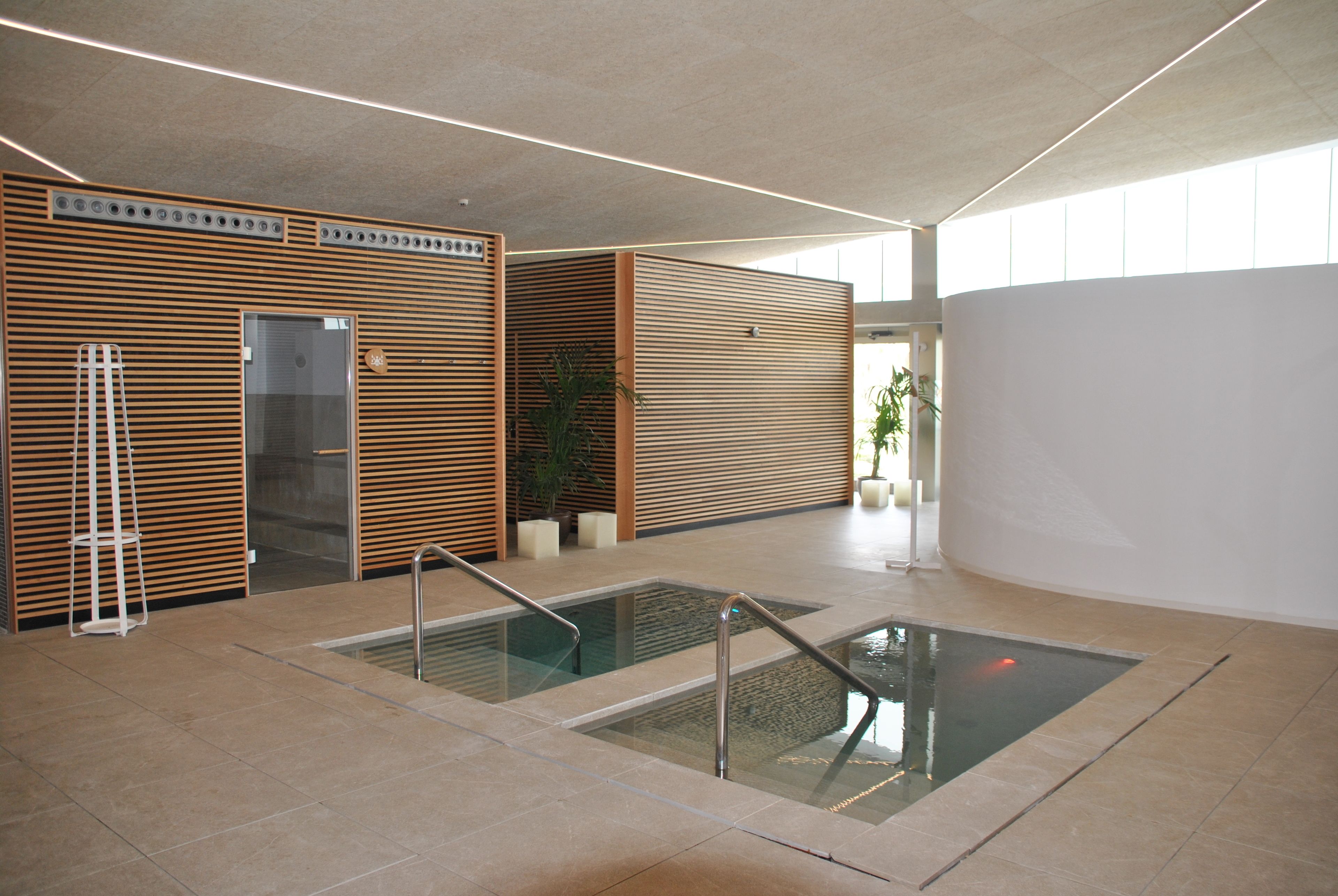 couples treatment room(s), sauna, hot tub, steam room