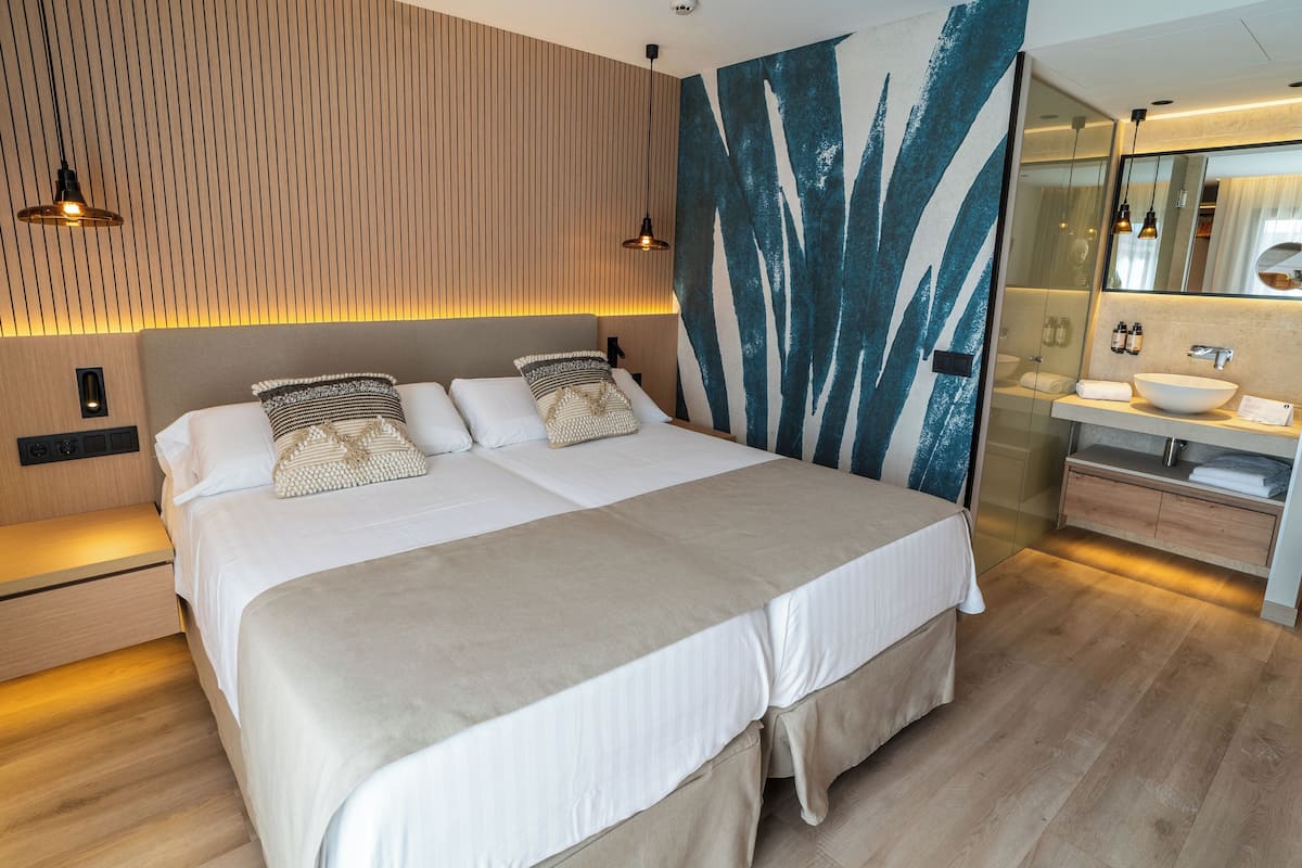 1 bedroom, minibar, in-room safe, desk