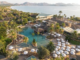 2 indoor pools, 4 outdoor pools, open 8:00 AM to 8:00 PM, pool umbrellas