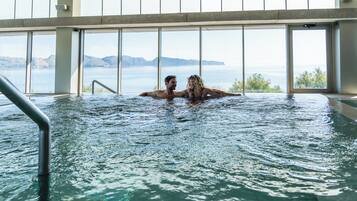 Couples treatment room(s), sauna, hot tub, steam room