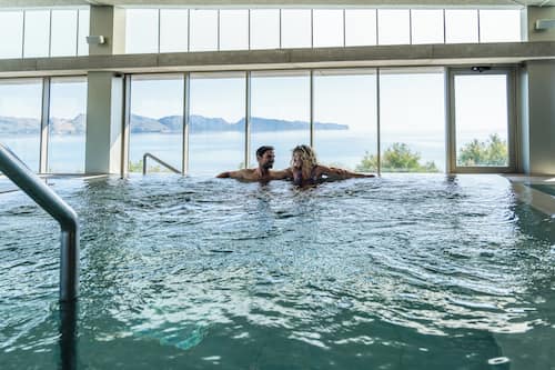 Couples treatment room(s), sauna, hot tub, steam room