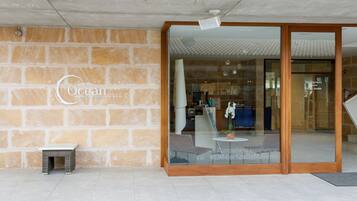 Behandelingskamers voor koppels, een sauna, een bubbelbad, een stoombad