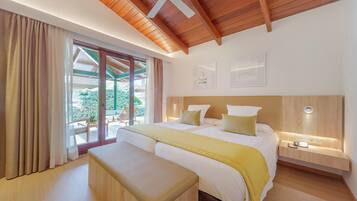 Minibar, coffres-forts dans les chambres, bureau