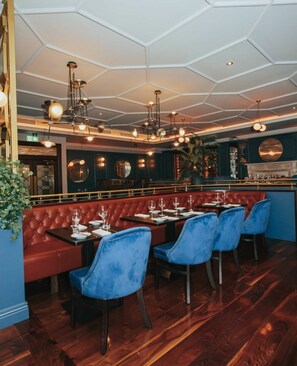 Serveert ontbijt en diner