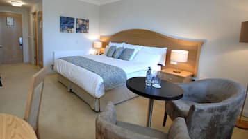 Safe på rommet, skrivebord og skrivebord for bærbar PC