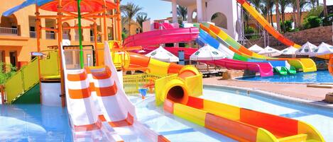 11 outdoor pools, pool umbrellas, sun loungers