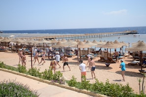 Private beach, sun-loungers, beach umbrellas, beach towels - Rehana Royal Beach Resort - Aquapark & Spa - Families & Couples Only -  Premium Ultra All-Inclusive 24H (Sharm El Sheikh)