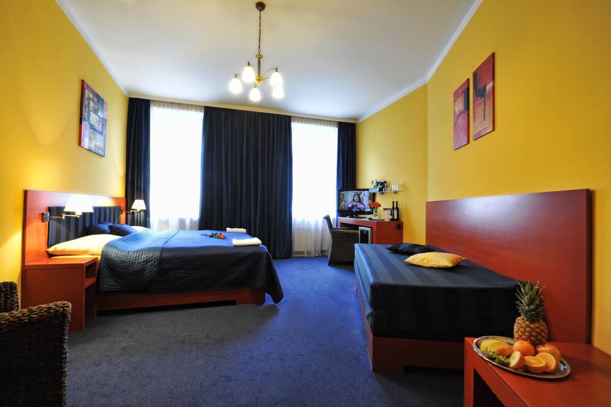 Standard Triple Room | Hypo-allergenic bedding available, minibar, in-room safe, desk