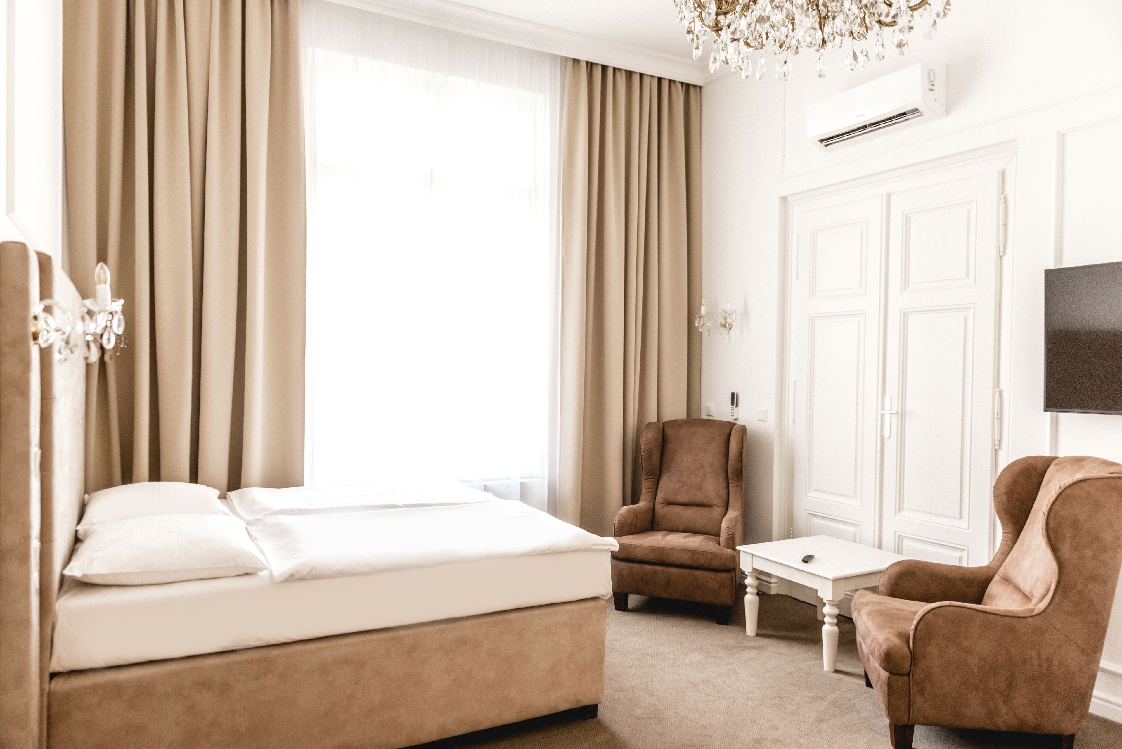 Deluxe Studio Suite, 1 King Bed, City View | Room amenity