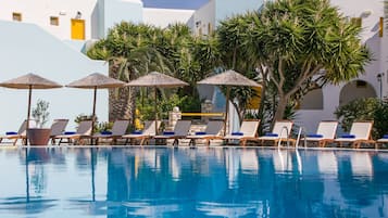 Outdoor pool, pool loungers