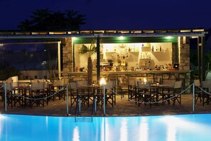 Poolside bar - Hotel Asteras Paradise (Paros)