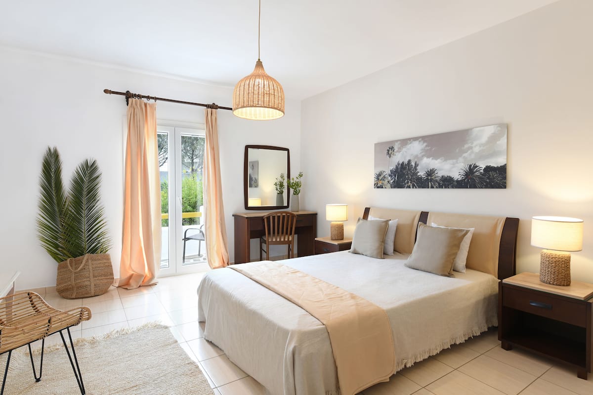 Coffres-forts dans les chambres, Wi-Fi gratuit, draps fournis