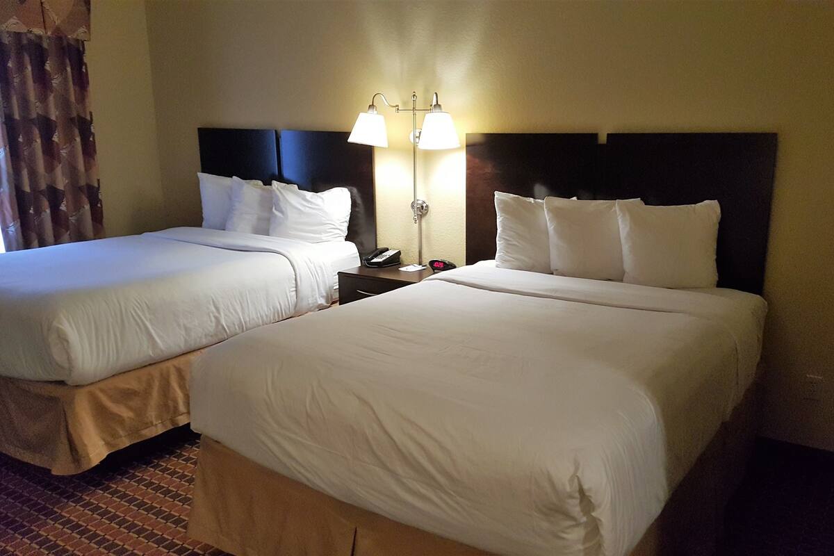 1 bedroom, desk, laptop workspace, blackout curtains