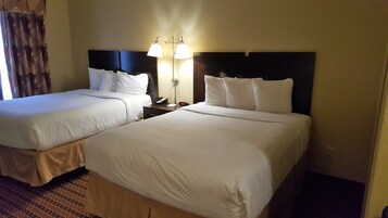 办公桌、笔记本电脑工作区、遮光窗帘、隔音