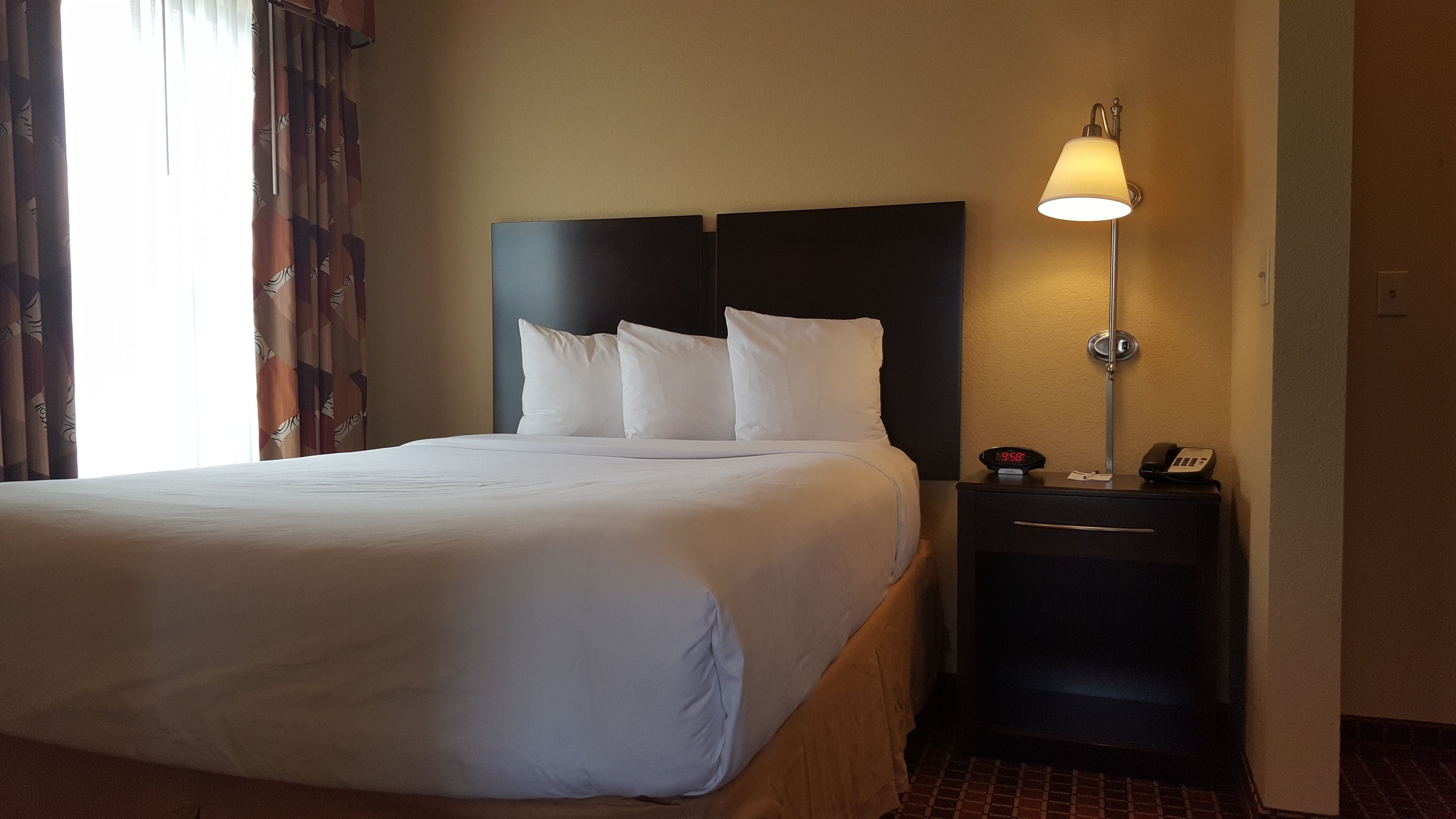 standard room, 1 queen bed, accessible, non smoking | 1 bedroom, desk, laptop workspace, blackout curtains