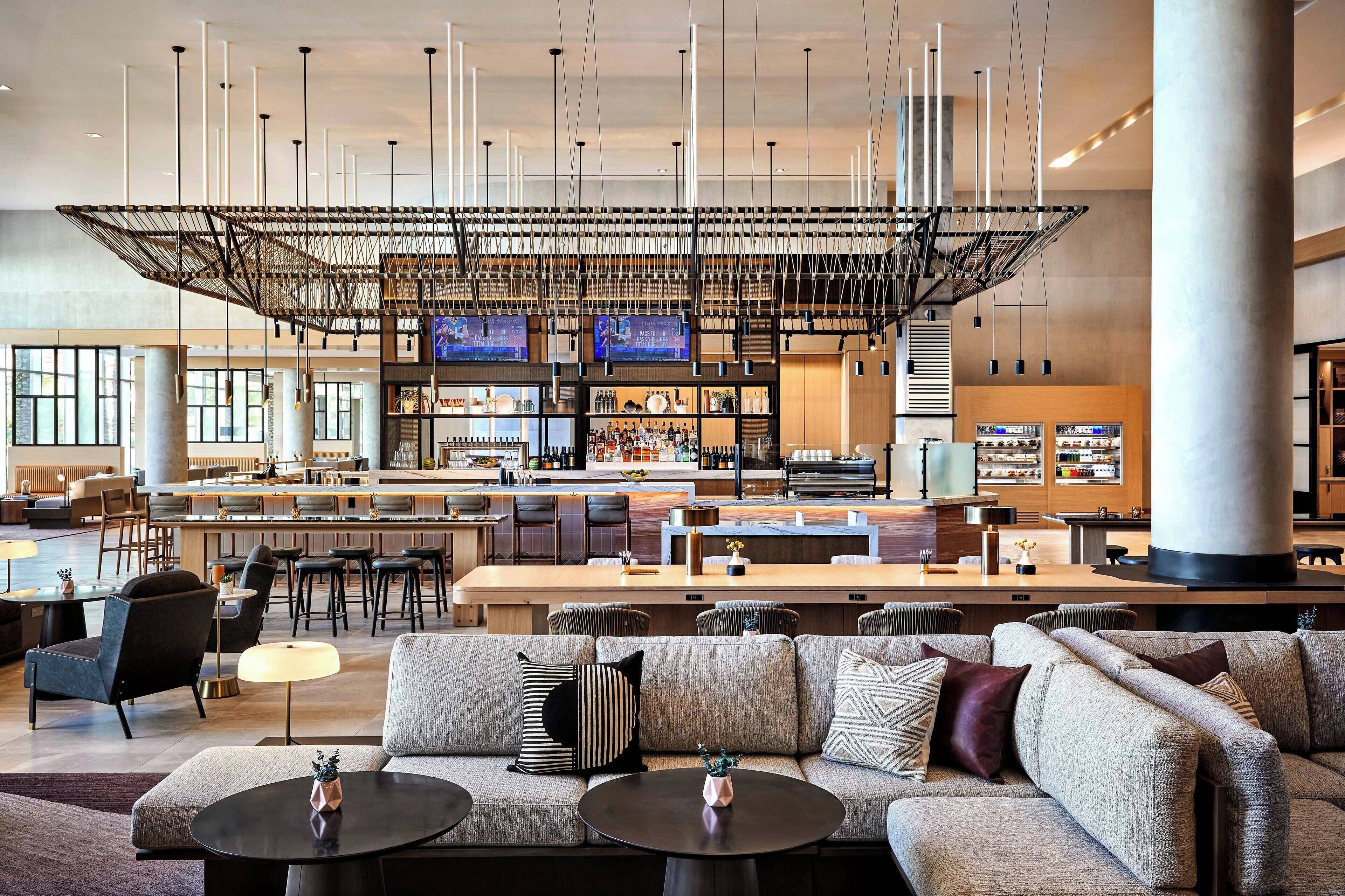 2 restaurants, breakfast served