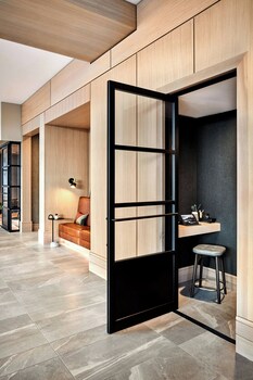 2 bars/lounges at Sheraton Phoenix Downtown