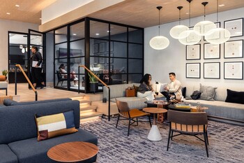 2 bars/lounges at Sheraton Phoenix Downtown