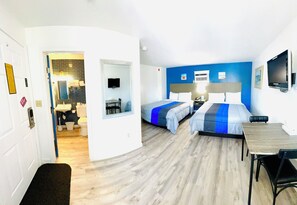 豪華四人房, 2 張加大雙人床 | 免費無線上網、床單