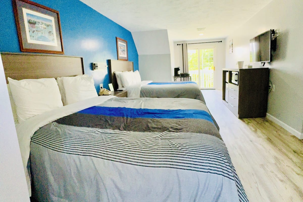 Deluxe Room, 2 Queen Beds, Non Smoking | Free WiFi, bed sheets