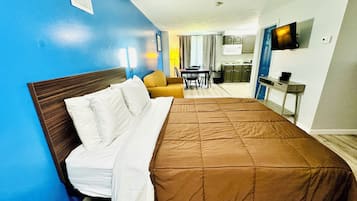 Deluxe Studio, Non Smoking | Free WiFi, bed sheets