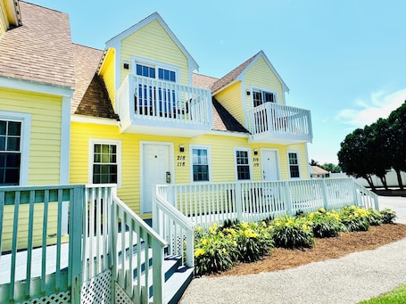 Exterior. Blue Spruce Motel & Townhouses
