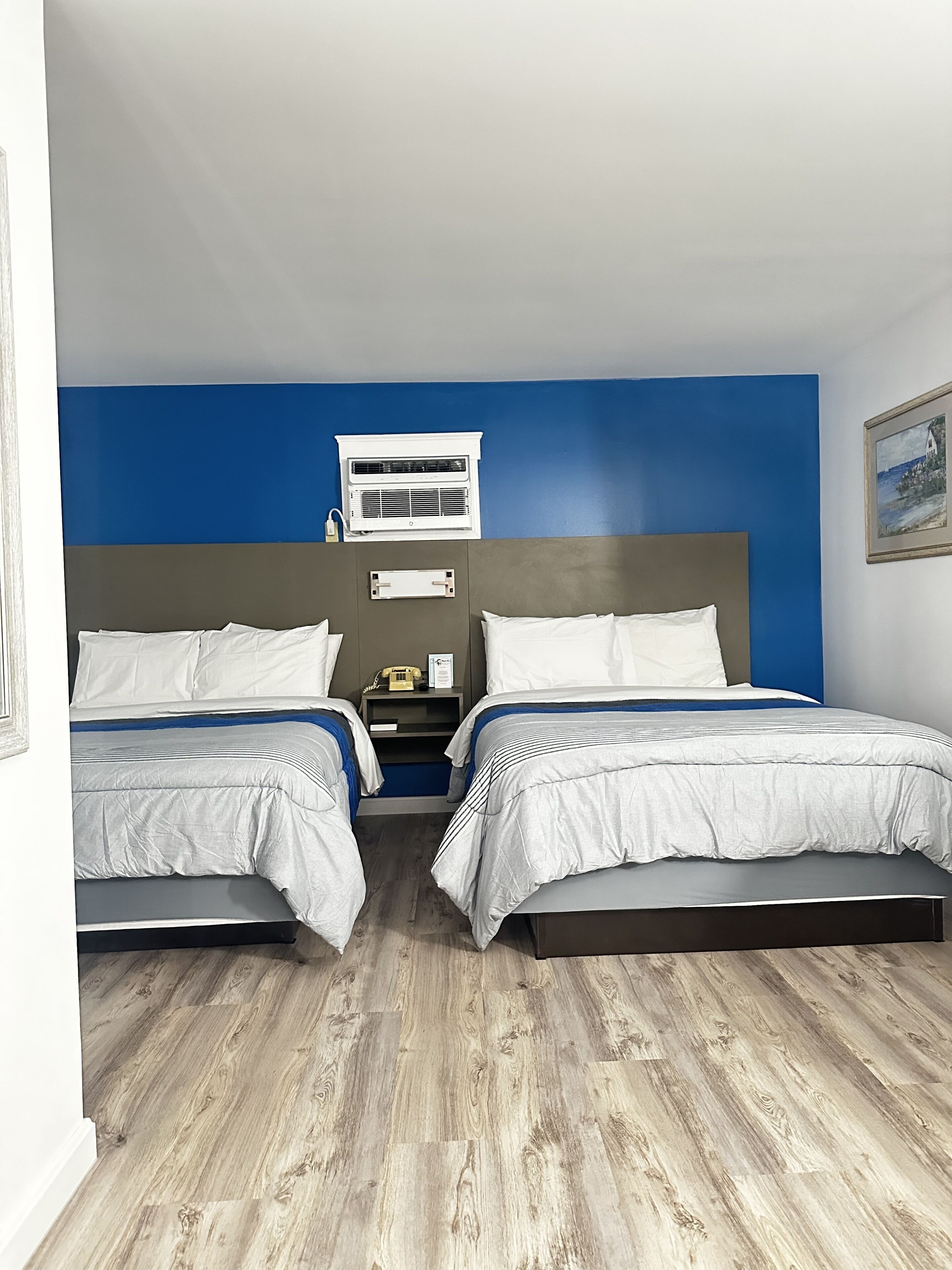 Blue Spruce Motel & Townhouses, Plymouth Info, Photos, Reviews Book