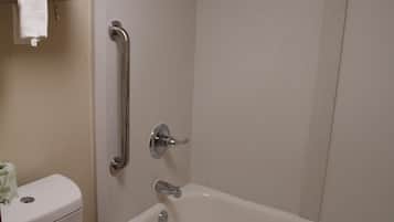 Jetted bathtub