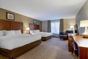 Desk, blackout drapes, iron/ironing board, free WiFi - Comfort Inn & Suites Cambridge (Cambridge)