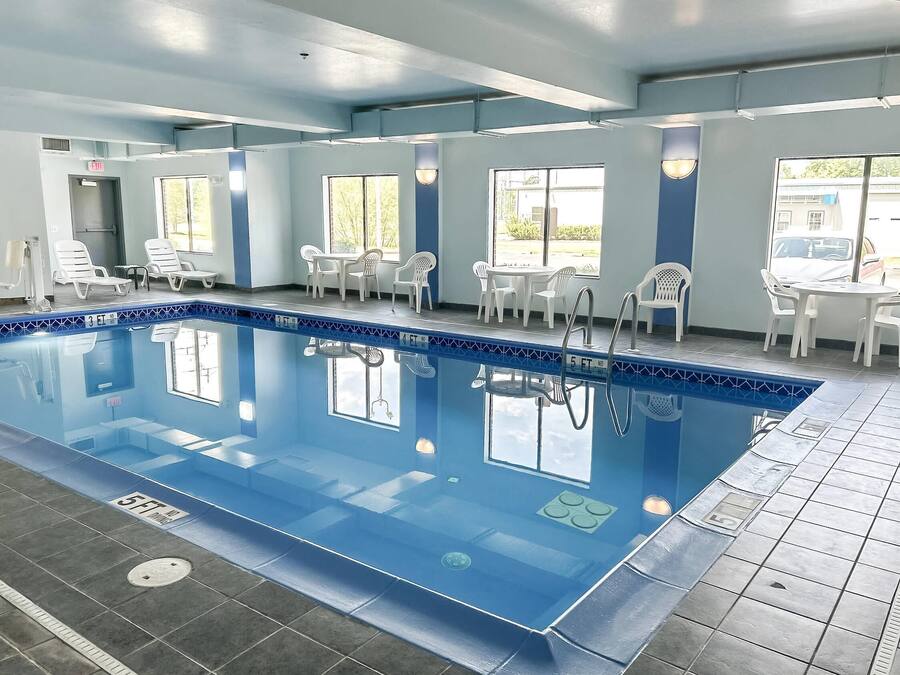 Innendørsbasseng