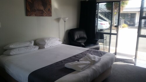 Fairmont Motor Lodge