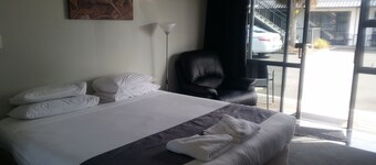 Fairmont Motor Lodge